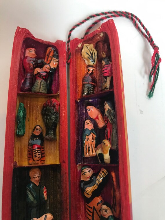 Vtg Peru Retablo Diorama Peruvian Folk Art Wood Folding Tube