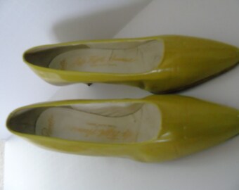 Vintage Pacelle Shoes Pumps Exclusive Lime Green Saks Fifth Avenue Hand Dyed Size 5 M Pointy Toe