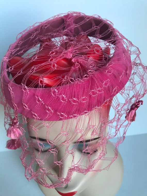 Vtg 1950's Hot Pink Round Velvet Intricate Nettin… - image 4