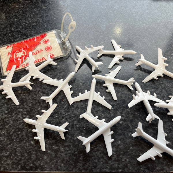 Vintage Air Canada Miniatur Weiße Flugzeuge 13 Insgesamt & ein Kofferanhänger