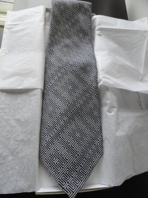 Vintage Men’s Saks Fifth Avenue Abstract Tie Blac… - image 1