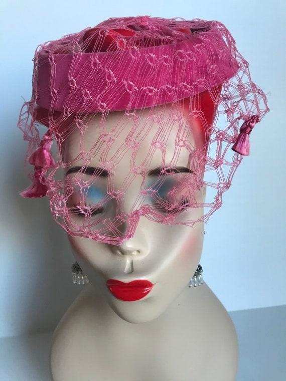 Vtg 1950's Hot Pink Round Velvet Intricate Nettin… - image 1