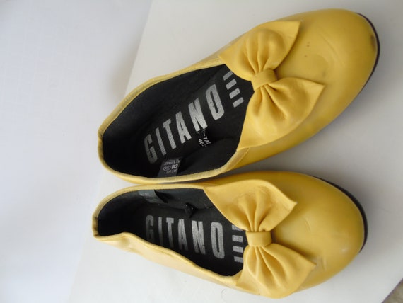 womens yellow flats