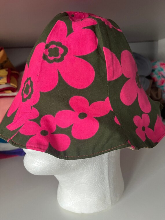 Vintage 1960's Hot Pink & Green Flowered Cotton Ha