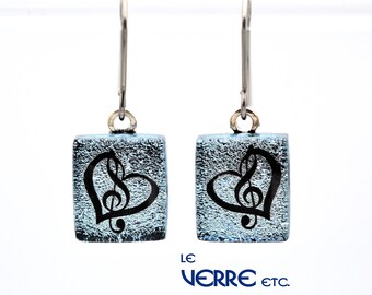 Boucles d'oreilles, verre dichroïque, crochets, acier inoxydable, inox, argent, cœur et clé de sol, verre fusion, verre, fait main