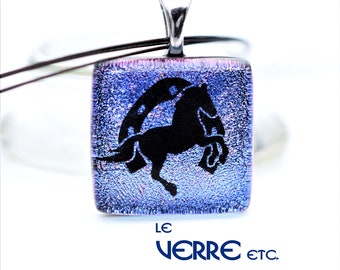 Pendentif, verre dichroïque, acier inoxydable, inox, fer à cheval, cheval, fait main, verre fusion, verre, cowgirl, cowboy