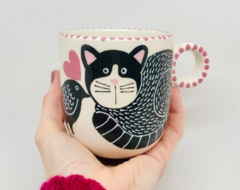 Tazza in ceramica fatta a mano dipinta a mano con un gatto blu e un uccello, cuore rosa, tazze e tazzine, tazza fatta a mano