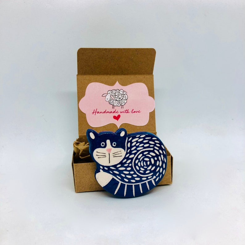 Broche de gato, broche de cerámica de gato hecho a mano, broche de cerámica hecho a mano, joyería de cerámica, pasador hecho a mano, pasador de cerámica Azul