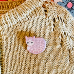 Broche de gato, broche de cerámica de gato hecho a mano, broche de cerámica hecho a mano, joyería de cerámica, pasador hecho a mano, pasador de cerámica Rosa