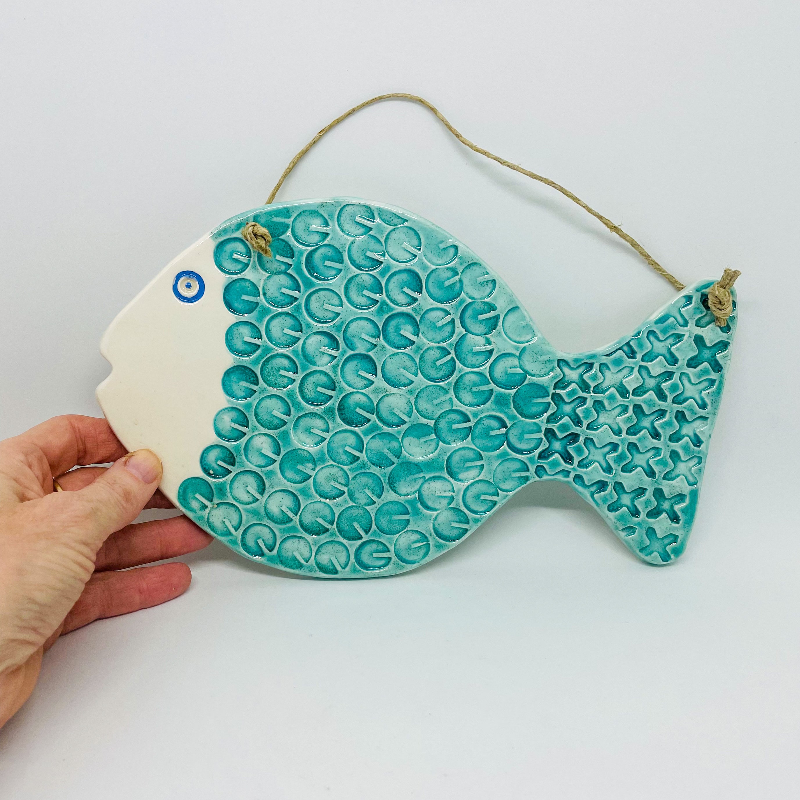 魚　陶器製　壁飾り 手作り陶器の魚型壁掛け飾り：ホームデコレーション、手作り陶器