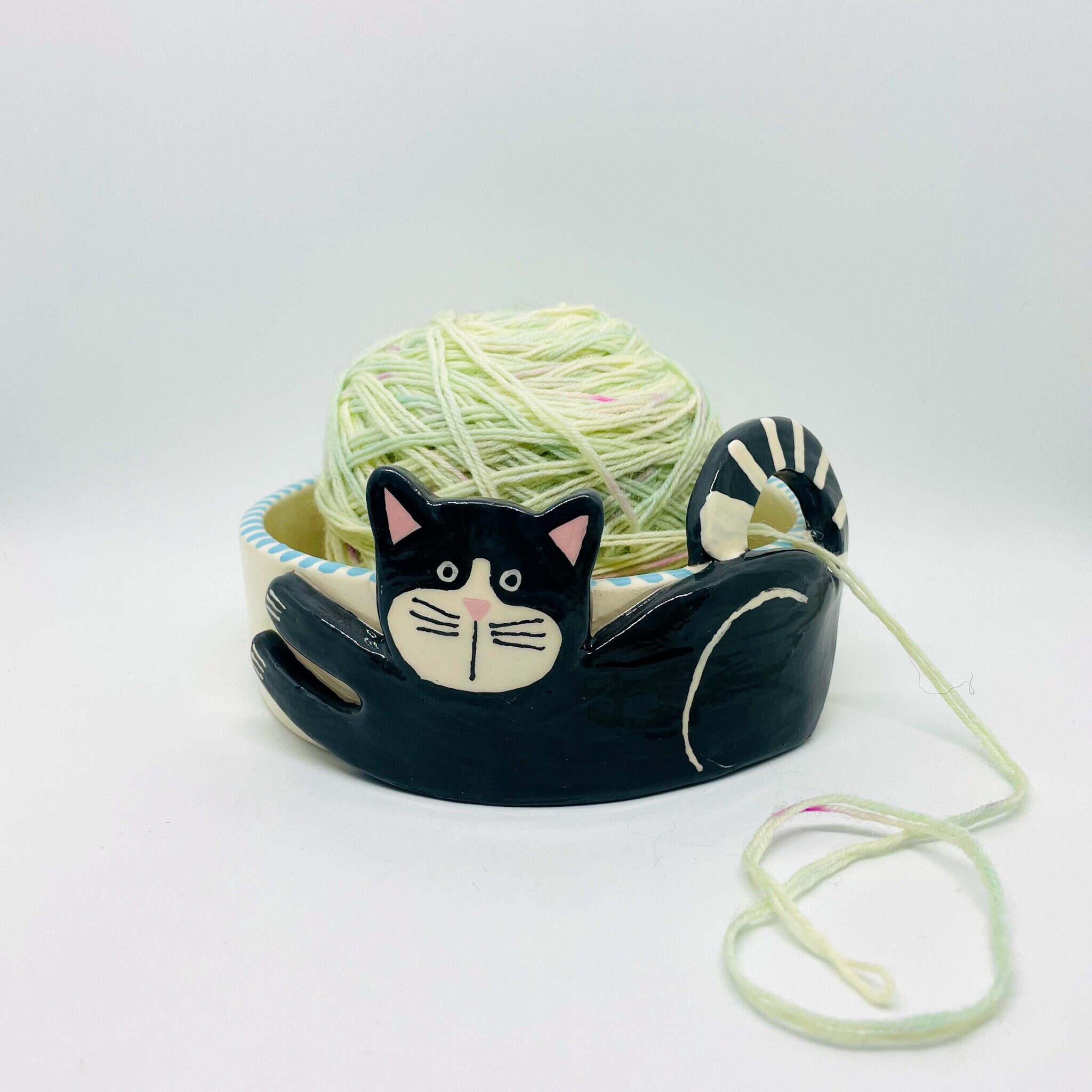 Ceramic Cat Yarn Bowl for Knitting and Crocheting. This Decorative Wool  Holder/Yarn Organizer Makes a Great Gift for Crochet Lovers. (Cat)