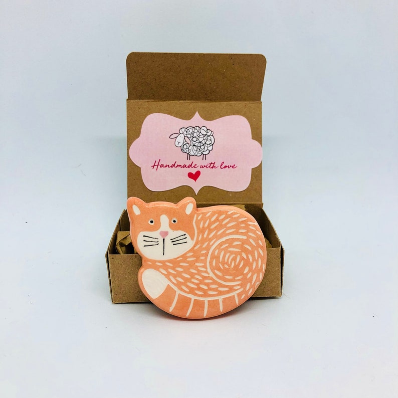 Broche de gato, broche de cerámica de gato hecho a mano, broche de cerámica hecho a mano, joyería de cerámica, pasador hecho a mano, pasador de cerámica Naranja