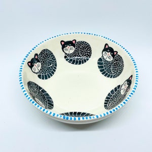 Handmade Ceramic Big Bowl with 6 Hand Painted Black Cats, Hand Painted Serving Bowl, Special and Unique Gift, Salad Bowl, Pasta Bowl image 3