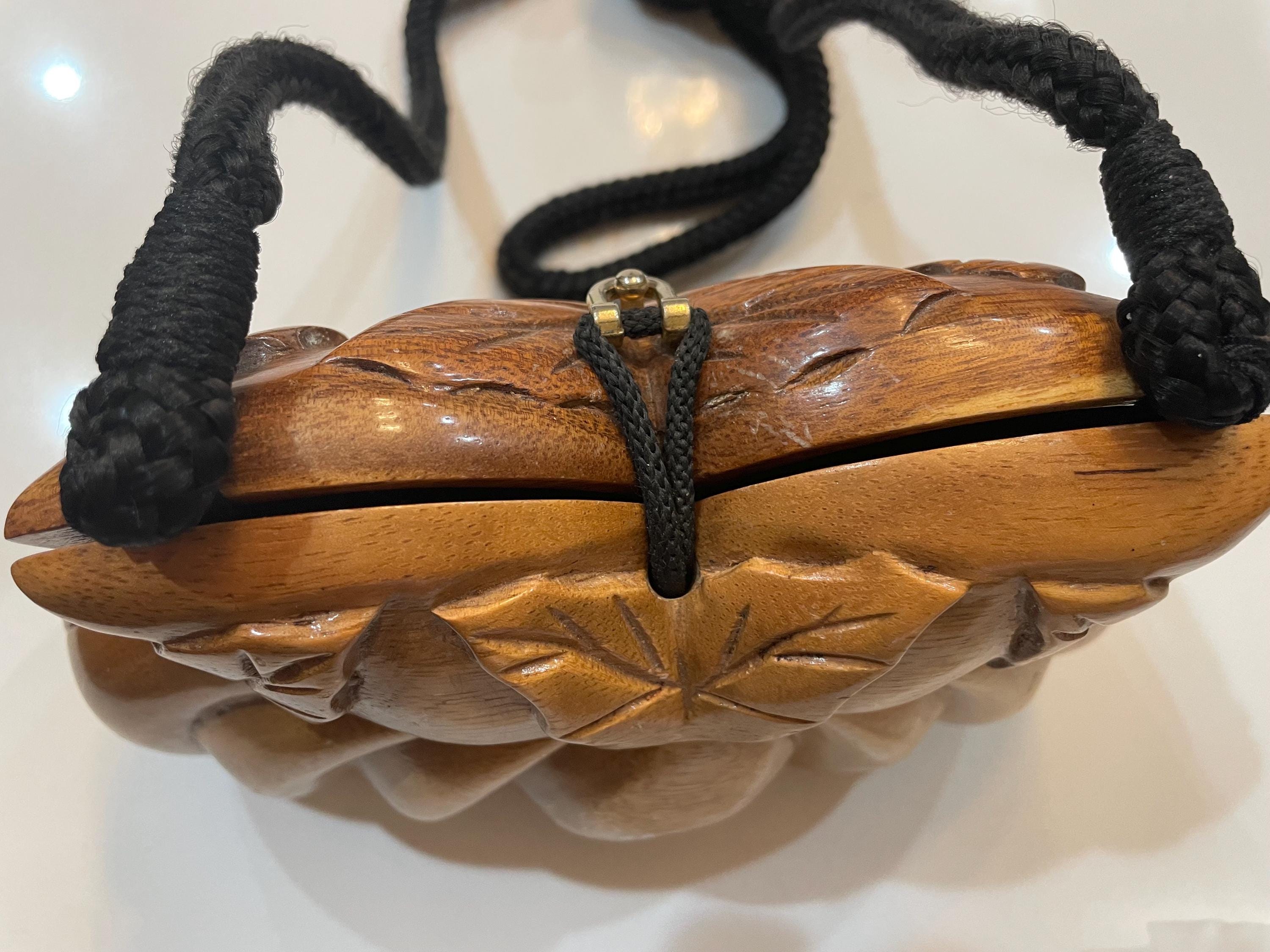 美品✨TIMMY WOODS 木製ハンドバッグ　希少 TIMMY WOODS RARE ARMADILLO CLUTCH MINAUDIERE NATURAL CARVED CLUTCH
