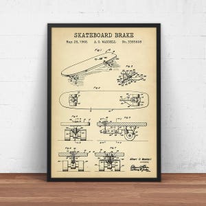 Puede incluir: Dibujo en línea en blanco y negro de una patente de freno de patinete. La patente se titula "Skateboard Brake" y fue presentada el 28 de mayo de 1968 por A.O. Waddell. El número de patente es 3385608. El dibujo muestra diferentes vistas del freno de patinete.
