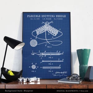 Peut inclure: Une illustration de style plan de brevet pour une aiguille &agrave; tricoter flexible. Le brevet est intitul&eacute; "Flexible Knitting Needle" et a &eacute;t&eacute; d&eacute;pos&eacute; le 21 d&eacute;cembre 1937 par L.M. Miller. Le num&eacute;ro de brevet est 2102600. L'illustration montre un gros plan de l'aiguille et comment elle est utilis&eacute;e pour tricoter.