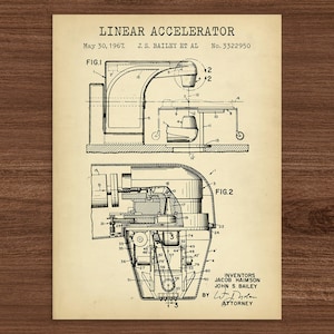 Puede incluir: Un dibujo técnico en blanco y negro de un acelerador lineal, número de patente 3322950, fechado el 30 de mayo de 1967. El dibujo muestra el diseño y los componentes del dispositivo, incluyendo una trayectoria de haz, un objetivo y un sistema de control. La patente fue presentada por J.S. Bailey et al.