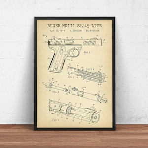 Peut inclure: Un dessin au trait noir et blanc d'un brevet de pistolet Ruger MKIII 22/45 Lite. Le num&eacute;ro de brevet est 8701326 et la date est le 22 avril 1914. Le dessin montre le pistolet sous diff&eacute;rents angles et comprend des d&eacute;tails des m&eacute;canismes internes.