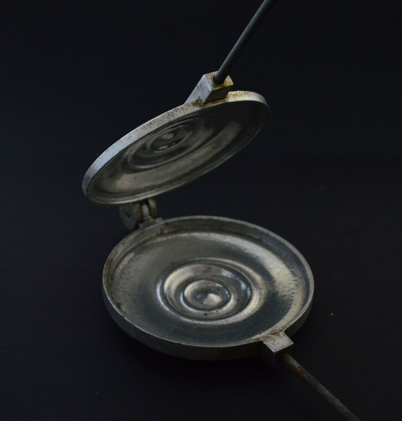 Antique vintage WAFFLE IRON cast aliminum waffles maker wafer wafers cookie 4.5 kitchenware kitchen decor gift utensils