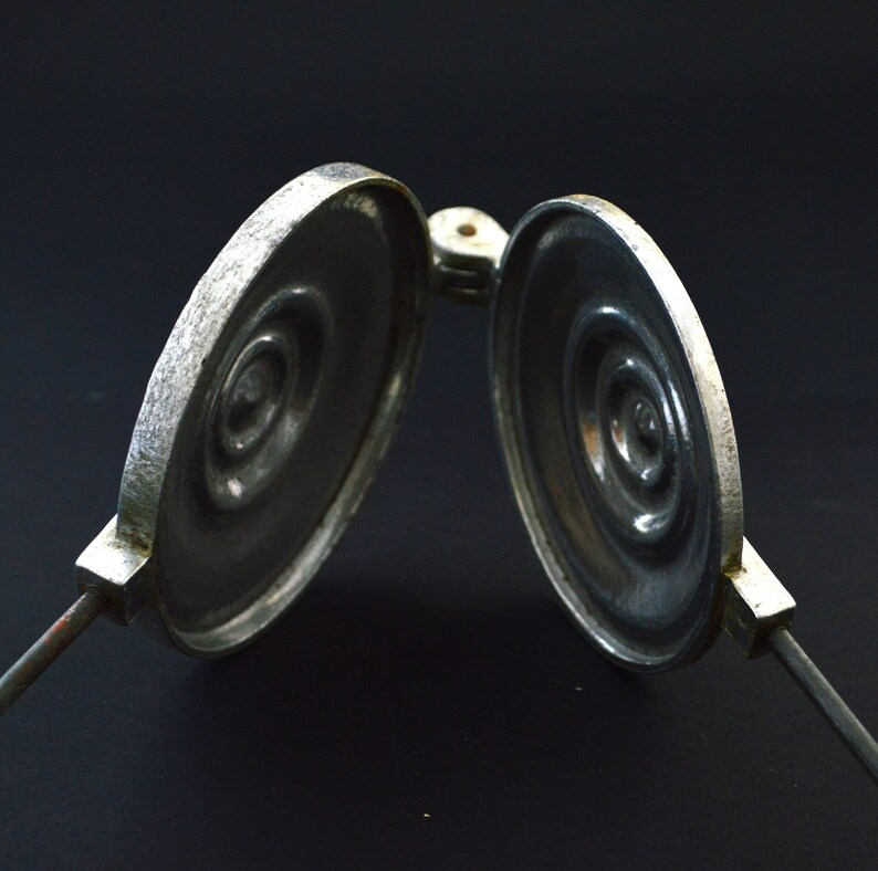 Antique vintage WAFFLE IRON cast aliminum waffles maker wafer wafers cookie 4.5 kitchenware kitchen decor gift utensils