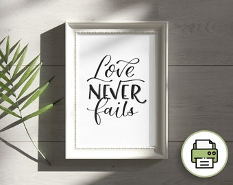 Lettering Poster - Love never fails - Printable. Wandbild / Postkarte zum selbst ausdrucken. Brushlettering / Handlettering - handgemalt