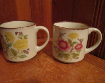 RetroMod Flower Power Footed Coffee Cups Set of 2, Vintage RetroMod Flower Power Footed Coffee Cups Set of 2, Vintage