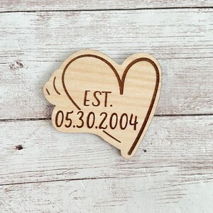 Imán de sujeción fuerte con forma de corazón para pareja de 2,5 pulgadas y fecha de establecimiento / Imán de aniversario / Idea de regalo para pareja / Imán de amor / Múltiples opciones disponibles
