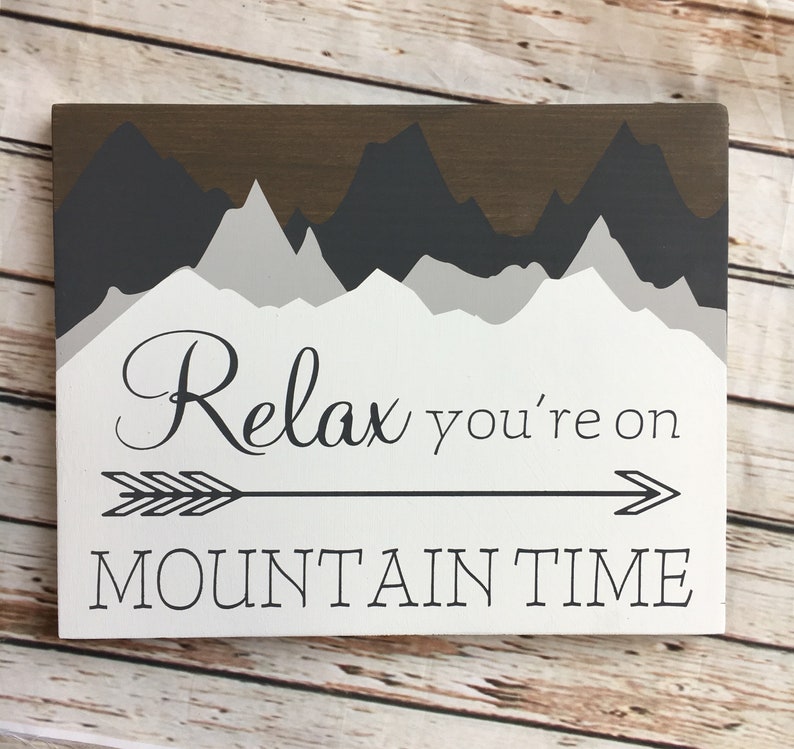 Relax You're on Mountain Time cartel de madera / 11 x 14 o 18/24 Circle / Vacation Home Decor / Ski Lodge Decor imagen 1