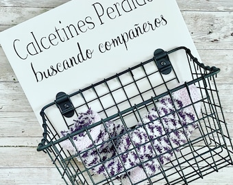 Spanish Laundry Room Sign |  Calcetines Perdidos buscando companeros | Lost Socks Basket | Laundry Room Decor