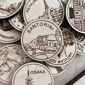 Santorini Travel Token oder Magnet | Wood Zustand, Stadt, Wahrzeichen, Nationalparks oder Land Sammler Token | Travel Tracking Token