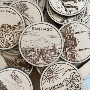 Santiago Reise-Token oder Magnet | Wood Zustand, Stadt, Wahrzeichen, Nationalparks oder Land Sammler Token | Travel Tracking Token