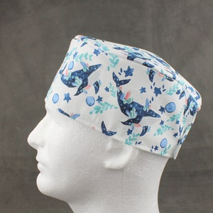 Ballenas jorobadas azules Sombrero quirúrgico Hook&Loop, sombrero exfoliante, sombrero de chef, gorra para la cabeza con opciones para Felpa Sweatband y / o botones