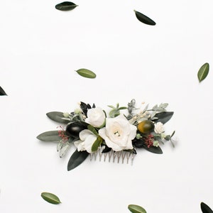 Wedding hair comb, Holiday flower headpiece, Christmas flower hairpiece, Woodland flower comb, Winter hair accessories, Evergreen hairpiece