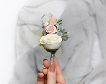 White flower boutonniere, Boutonniere for men, Groomsman floral boutonniere, Boho flower boutonniere, Man floral buttonhole