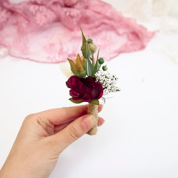 Boutonnière rose rouge, broche fleurie bordeaux, accessoire de mariée pour homme, boutonnière fleur bois, boutonnière rustique