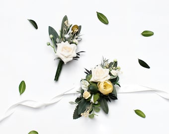 Brudgummens boutonniere, Rustika blomaccessoarer, Brudtärnehandledscorsage, Vitblommig boutonniere, Brudhandledscorsage, Herrknapphålsbroderi