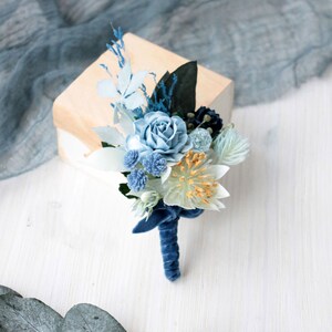Blue flower boutonniere, Flower Button hole, Ivory floral boutonniere, Dusty blue boutonniere, Groomsman boutonniere, Wedding boutonniere