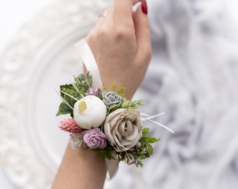 Prom corsage, Bridal wrist corsage, Wedding wrist corsage, Gray wrist corsage, Flower wrist corsage, Boho wrist corsage, Bridesmaid bracelet