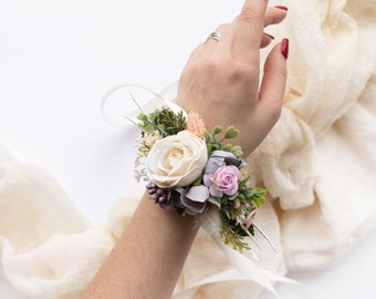 Flower wrist corsage, Prom corsage, Boho wrist corsage, Bridal flower corsage, Dried flower corsage, White wrist corsage, Bridesmaid corsage