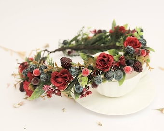 Christmas flower crown, Holly crown, Winter hair accessories, Evergreen crown, Winter wedding headpiece, Woodland crown, Holiday hairpiece