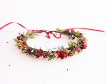 Red flower hairpiece, Christmas floral crown, Winter flower accessory, Red berry floral crown, Forest wedding headpiece, Woodland wedding