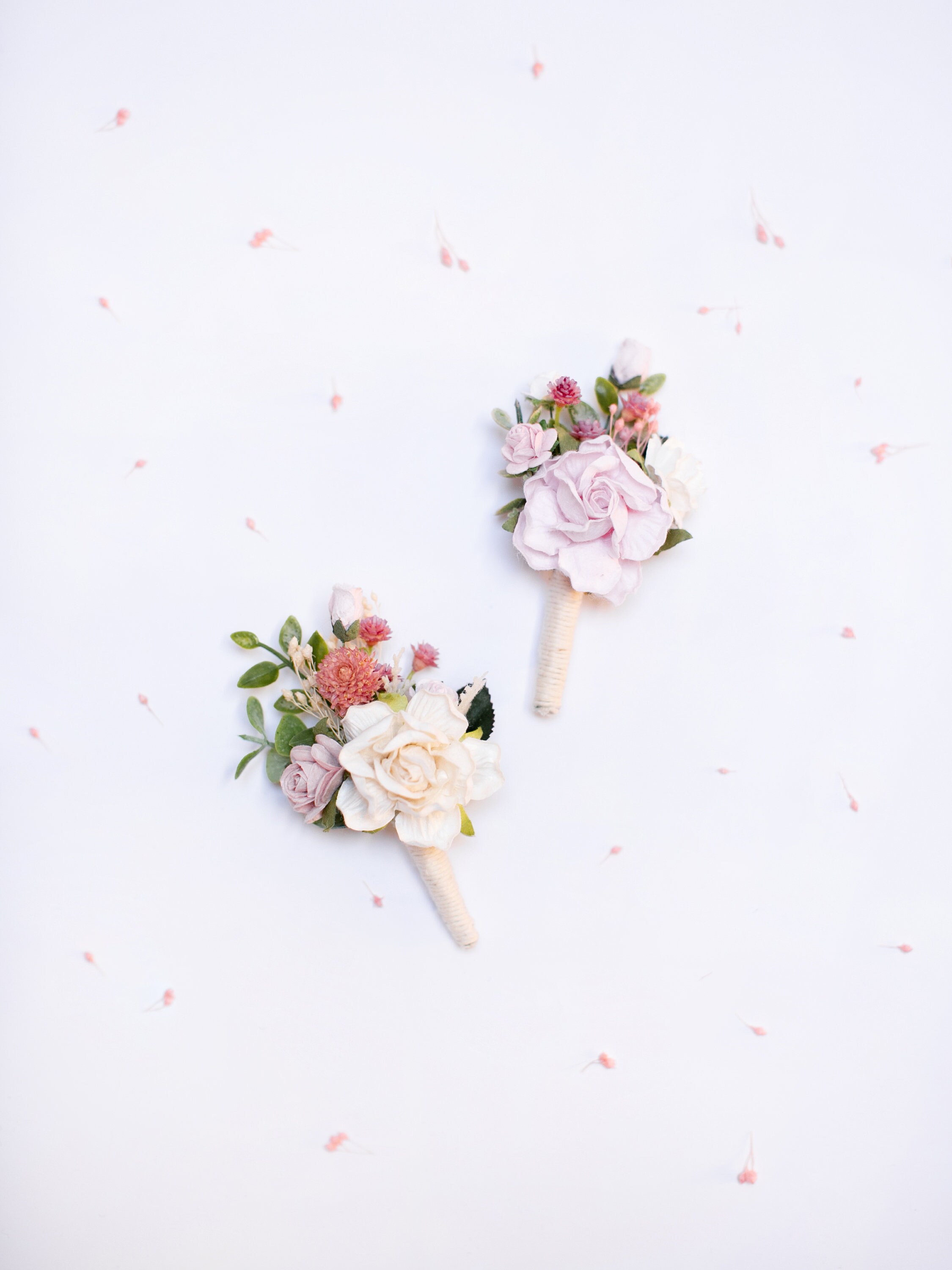 Boutonniere para hombres, Boutonniere rosa, Ojal de padrino de boda, Ojal de flor de marfil, Boutonniere de boda floral, Boda rústica