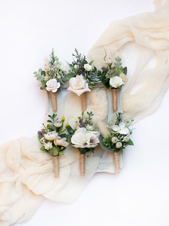 Average cost of shop groom's boutonniere