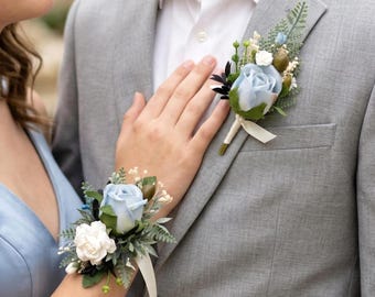 Lichtblauwe corsage- en boutonnièreset, corsage-armband prom pols, blauwe roos corsages voor heren, bruiloft bloemenset