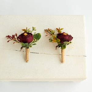 Boutonniere, Groomsmen buttonhole burgundy, Grooms boutonniere set, Wedding boutonniere,  Mans boutonniere, Burgundy boutonniere
