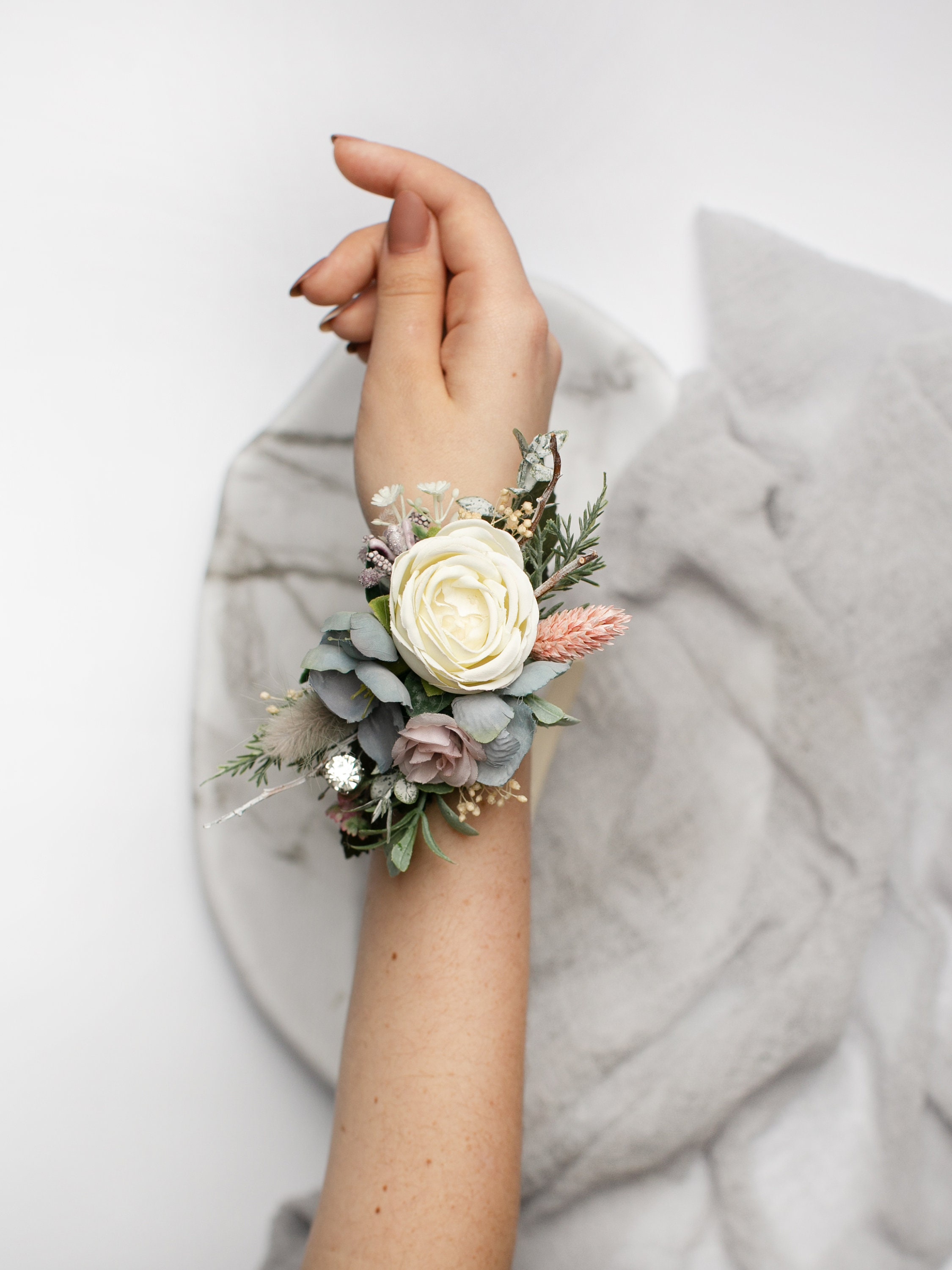 How to Make a DIY Wrist Corsage for the Mother of the Bride