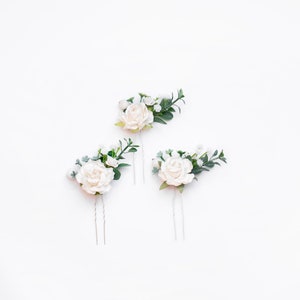 Rustic floral clip, White flower hair pins, Bridesmaid flower hairpiece, Wedding flower clip, Greenery floral headpiece, Bridal hair piece