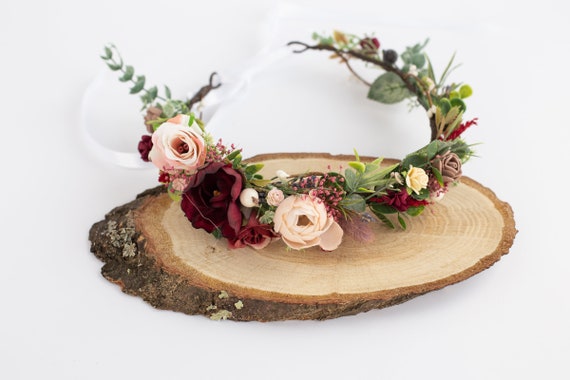 Winterblumenkrone, Weihnachtshaarschmuck, Feiertagsblumenkrone, feenhafter Blumenkopfschmuck, Weihnachtsfotostütze, Blumenmädchenkrone