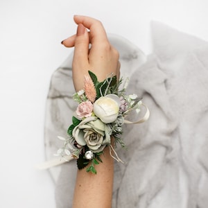 White corsage and boutonniere set, Sage green corsage, Flower boutonniere, Rustic boutonniere, Wedding set, Wedding accessory,  Flower set