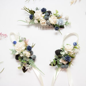 Navy blue floral set, White wedding accessories, Bridesmaid hair comb, Flower bracelet, Flower comb, Blueberry wrist corsage, Blue wedding